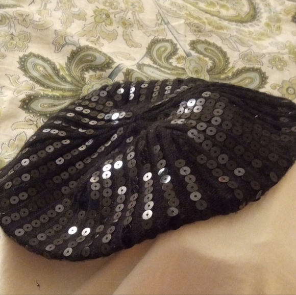 Calvin Klein Black Knit Beret Hat - Picture 5 of 12